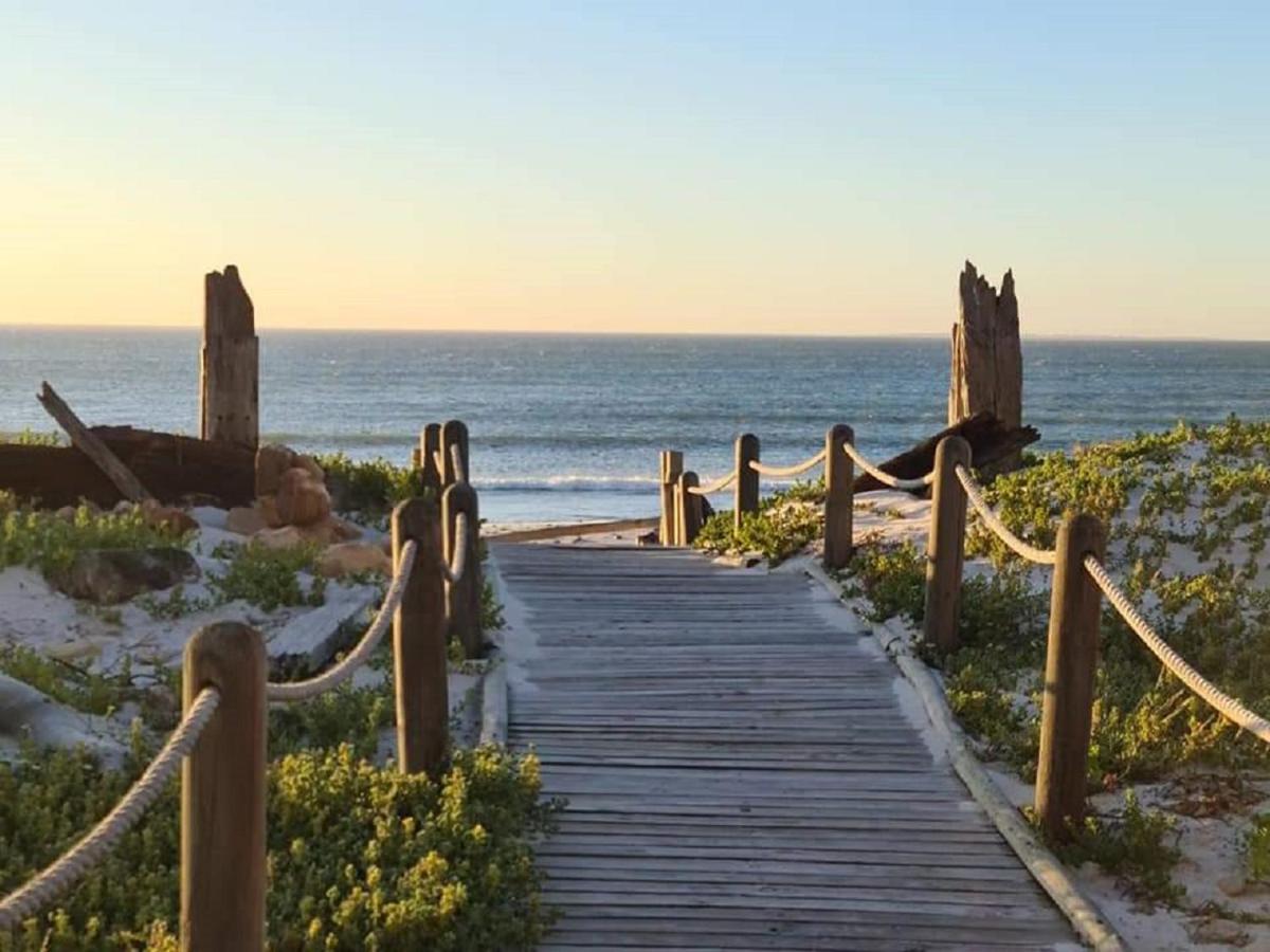 Cape Town Beachfront Apartments At Leisure Bay Exterior foto